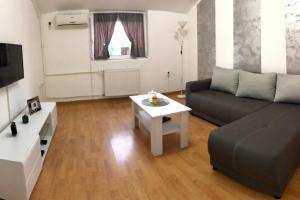 Lovely 1-bedroom condo with available parking