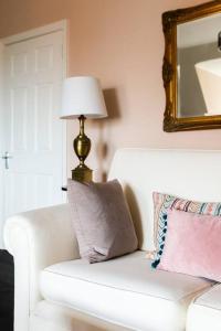 Queenie - Quiet, charming one bedroom with easy street parking