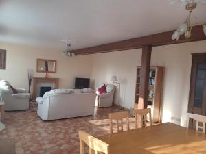 Maisons de vacances Lovely 4-Bed House in rural West France : photos des chambres