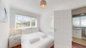 G14 Larks Nest, Riviere Towans