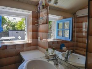 Maison authentique rénovée, proche plage et commerces, avec terrasse et toutes commodités, 2 étoiles - FR-1-418-135