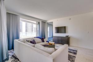 Fort Lauderdale Condo with Veranda and Ocean View!