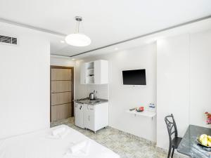 The Red Tent Suite 88