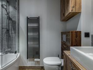 Appartement rénové 5 chambres avec balcon, cheminée et Wifi à 400m du centre de Megève - FR-1-453-170