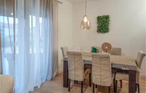 2 Bedroom Gorgeous Apartment In Zadar