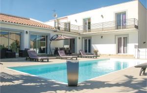Nice Home In Vailhauques With 4 Bedrooms, Wifi And Outdoor Swimming Pool