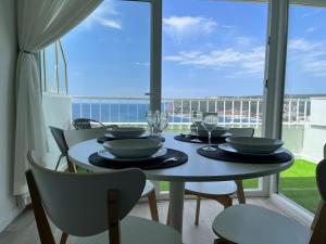 Axenic Retreat - Panoramic Ocean View, Sleeps 4, Ensuite Bathroom, New Redesign