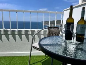 Axenic Retreat - Panoramic Ocean View, Sleeps 4, Ensuite Bathroom, New Redesign - Pedreiras de Baixo