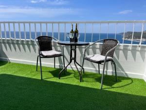 Axenic Retreat - Panoramic Ocean View, Sleeps 4, Ensuite Bathroom, New Redesign