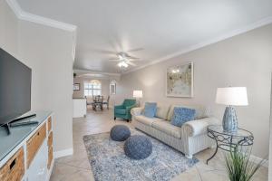 2 Bed-1 Bath With Sunroom, Private Pool And Beach Access!