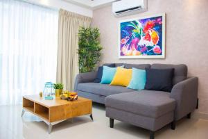 Modern and centric Apartment with pool and gym at Downtown