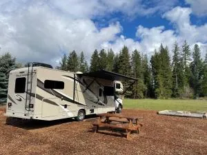 Quiet Country Rimrock Retreat RV - Hayden Lake
