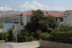 Apartments by the sea Pag - 6404 