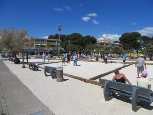 Spacieux T3 avec piscine et parking à La Favière - FR-1-610-8