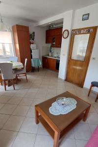 Apartments with parking space Cres - 21116