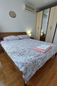 Apartments with parking space Cres - 21116