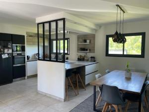 Villas belle maison contemporaine : photos des chambres