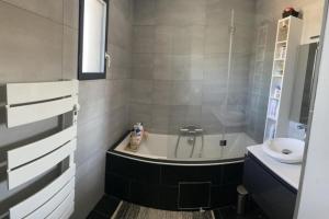 Villas belle maison contemporaine : photos des chambres