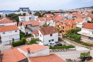 Apartments with a parking space Vodice - 21241 