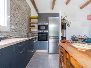 Cosy holiday home with pool