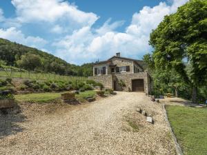 Maisons de vacances Cozy Holiday Home in Montclus with River Near : photos des chambres