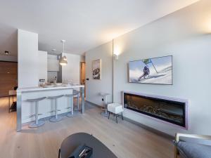 Appartement avec Espace Bien-Être à Megève, Piscine, Salle de Sport et Parking Électrique - FR-1-569-34
