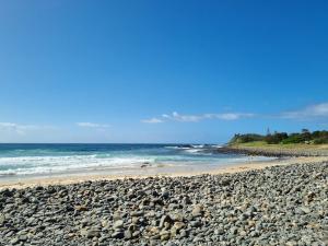Seaspray 2 Pebbly Beach
