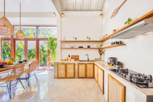 NEW Fresh 3BD Prime Location Villa