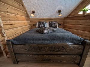 Unique comfortable holiday home in a highlander style fireplace Zawadka
