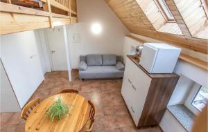 1 Bedroom Nice Apartment In Col