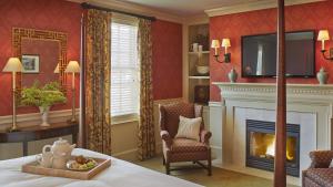 Luxury King Suite room in Green Mountain Inn