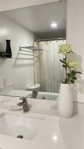 Unit #204 Cozy Mountain View 2BR in Canmore Downtown
