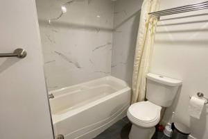 Unit #204 Cozy Mountain View 2BR in Canmore Downtown