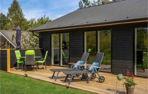 Stunning Home In Fårvang With Wifi