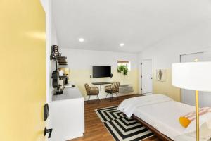 Kawelohea Studio suite. ʻoluʻolu komo