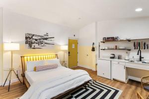 Kalaemano Studio suite ʻoluʻolu komo