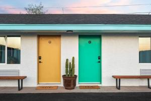 Kalaemano Studio suite ʻoluʻolu komo