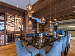 Appartement de Luxe avec Cheminée, Jacuzzi et Hammam, Skis aux Pieds - Méribel - FR-1-613-84