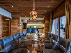 Appartement de Luxe avec Cheminée, Jacuzzi et Hammam, Skis aux Pieds - Méribel - FR-1-613-84