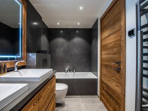 Appartement de Luxe avec Cheminée, Jacuzzi et Hammam, Skis aux Pieds - Méribel - FR-1-613-84