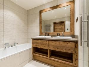 Appartement de Luxe avec Cheminée, Jacuzzi et Hammam, Skis aux Pieds - Méribel - FR-1-613-84