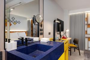 Superior Room, Atrium view - 1 King size bed