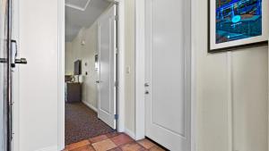 LV014 Legacy Villas Studio Overlooking the Pool