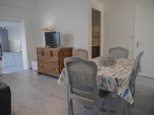 Appartement central à Le Palais avec cour ensoleillée, animaux acceptés - FR-1-418-222