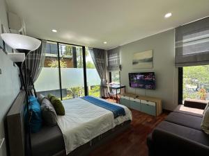 Superior Family King Room with Balcony