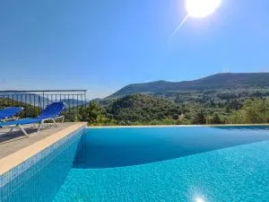 Villa Victoria - 3 Bedroom Villa With a Private Pool - Fternón