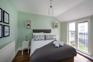 Sea View 4 Bedroom Property in Mumbles - The Mumbles