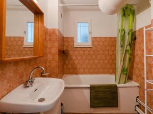 T2 avec Piscine à Gruissan - Proche Plage et Commerces - FR-1-409A-14