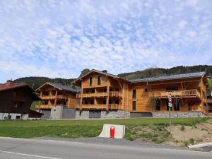 Les Gets - Moderne appartement, 1.5km du centre, 400m des pistes, terrasse, 2 chambres, WiFi, parking - FR-1-623-339