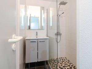 Chaleureuse Villa à Gruissan - 6 pers, Près de la Plage, Garage, Cuisine Équipée, Confort Moderne - FR-1-409A-17